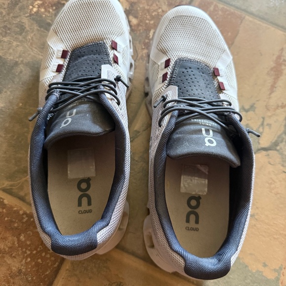 On Clouds Tennis shoes - Picture 1 of 3